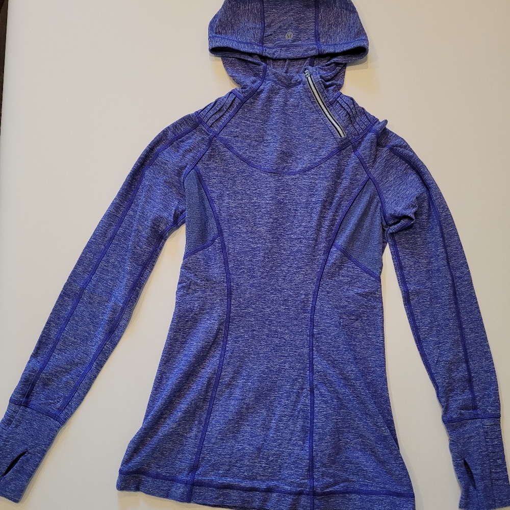 Lululemon hooded running thermal shirt size 6 purple.